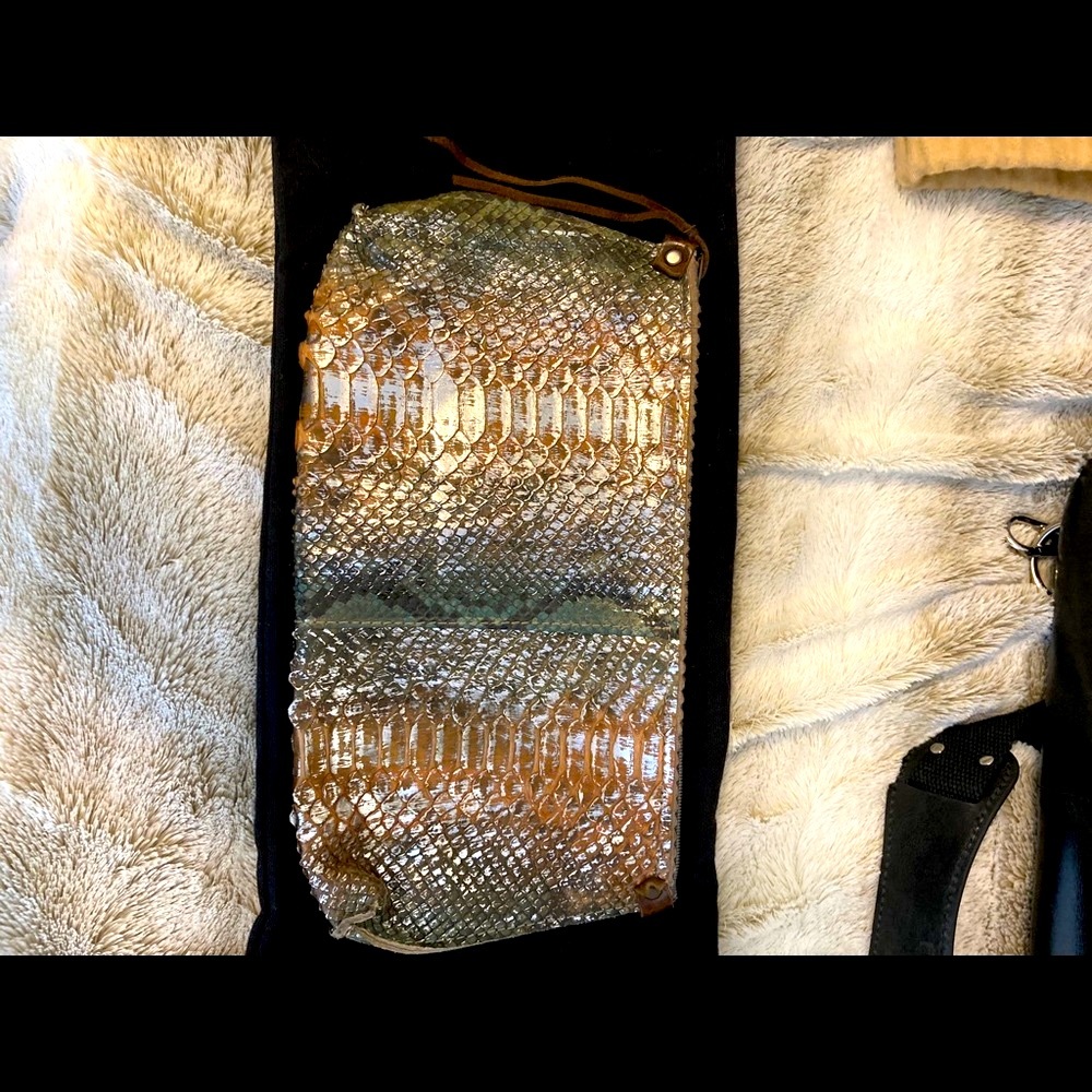 B May alligator clutch